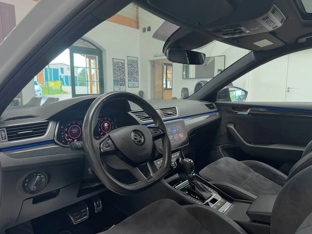 Skoda Superb Combi 2.0 TDI 4x4 – Bild 6 von 40