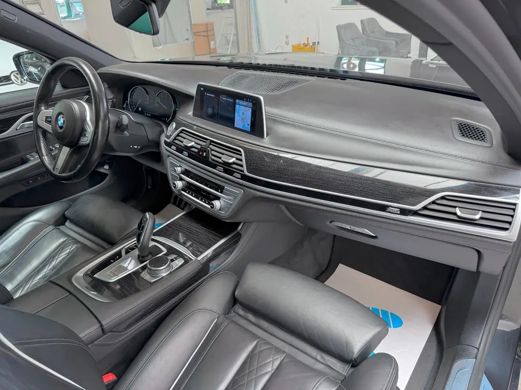 BMW 750i – Bild 7 von 37