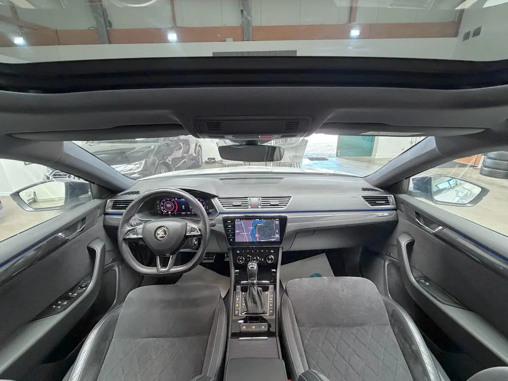 Skoda Superb Combi 2.0 TDI 4x4 – Bild 7 von 40