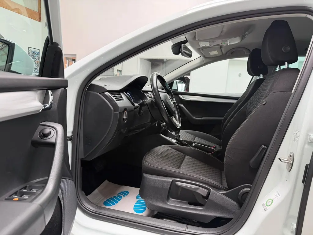 Skoda Octavia Combi 1.6 TDI – Bild 8 von 32