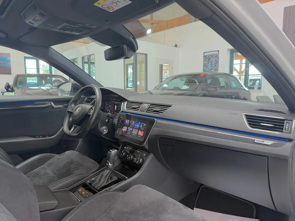 Skoda Superb Combi 2.0 TDI 4x4 – Bild 8 von 40