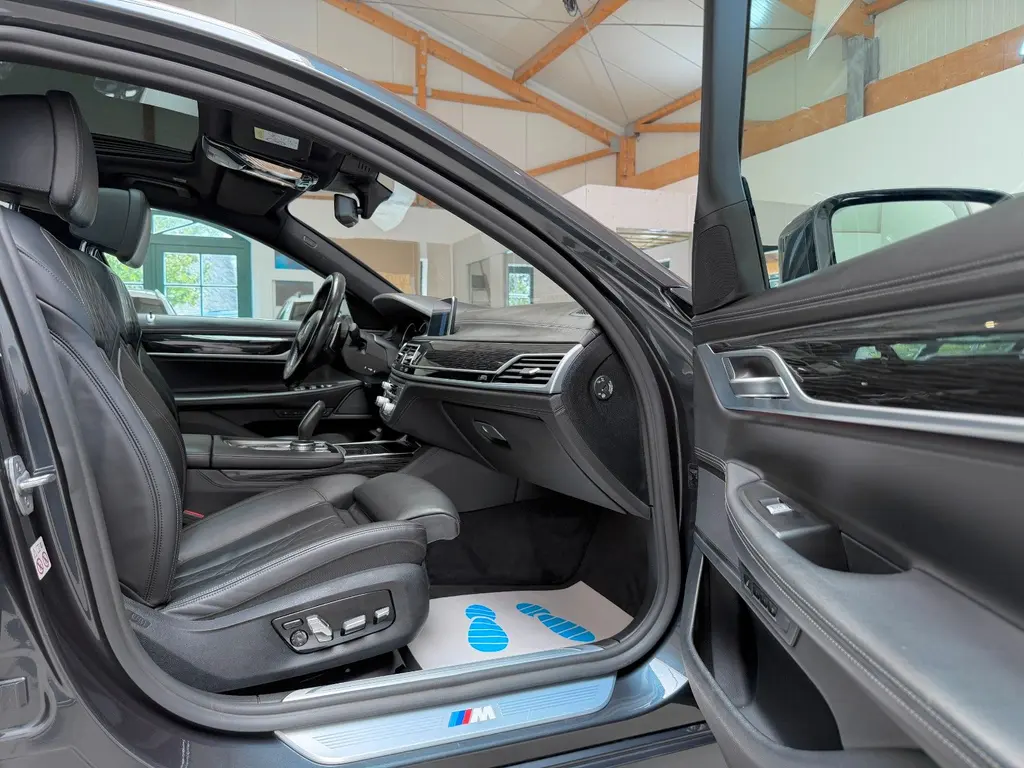BMW 750i – Bild 9 von 37
