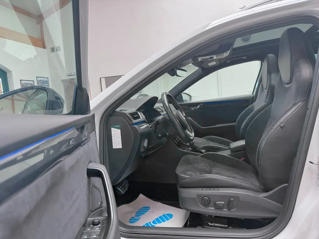 Skoda Superb Combi 2.0 TDI 4x4 – Bild 9 von 40