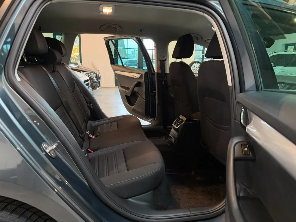 Skoda Octavia Combi 2.0 TDI – Bild 10 von 29