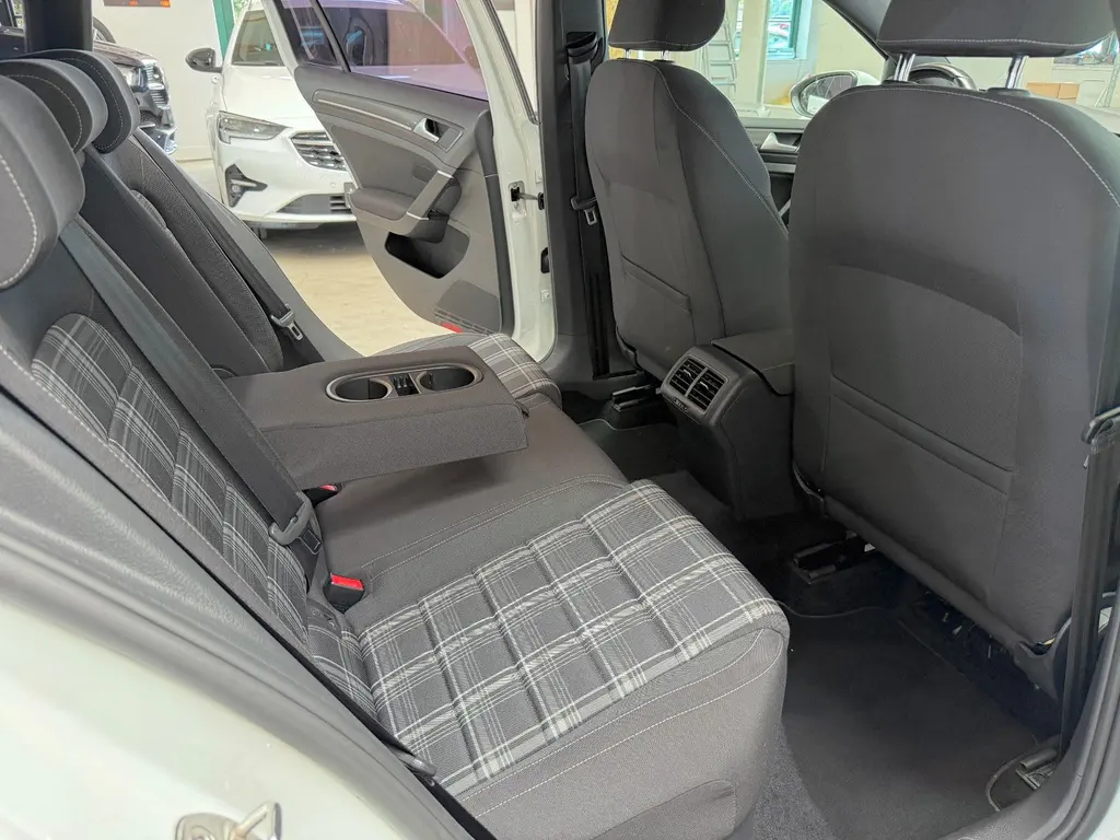 Volkswagen Golf Variant 2.0 TDI – Bild 10 von 36