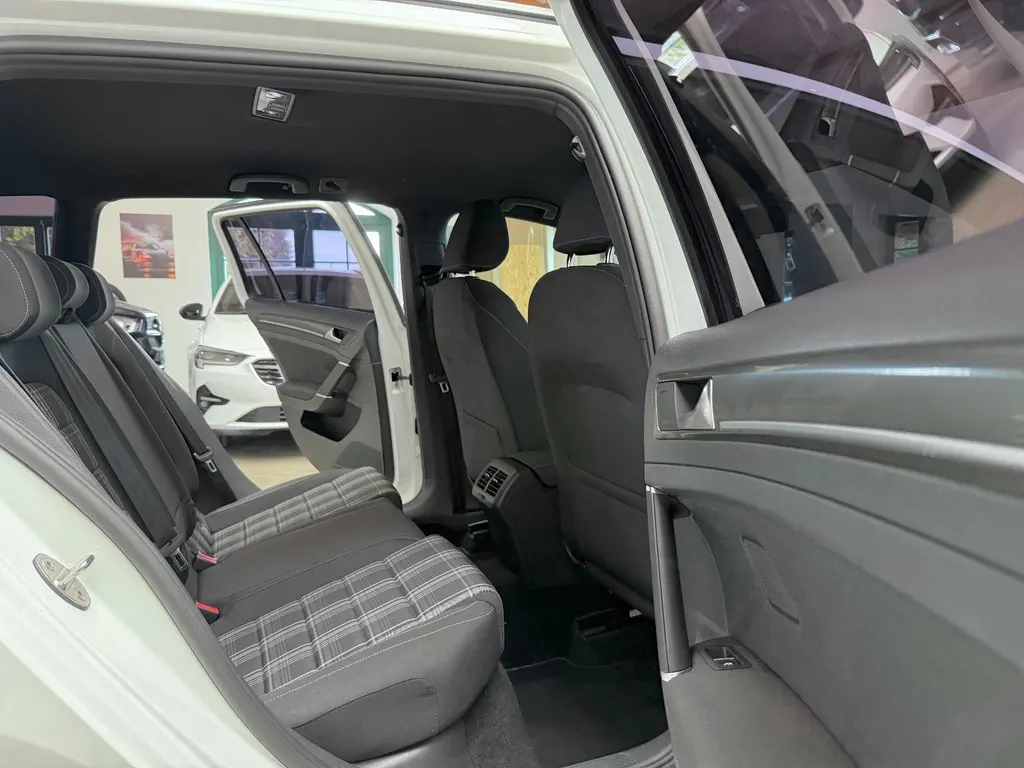 Volkswagen Golf Variant 2.0 TDI – Bild 11 von 36
