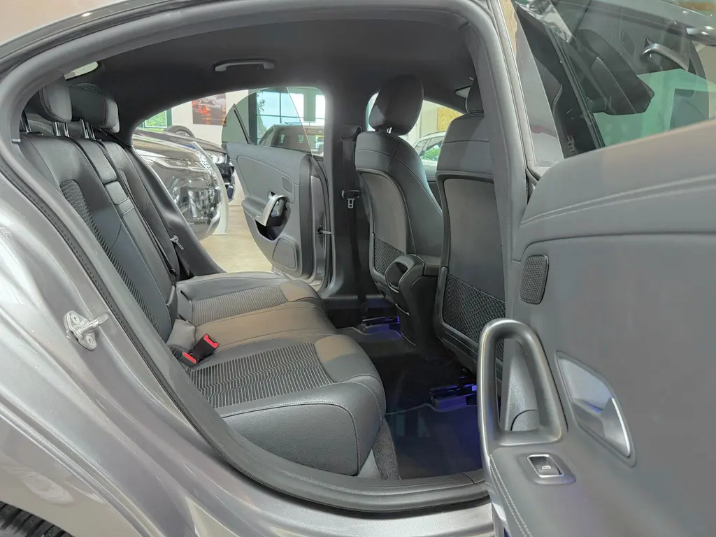 Mercedes-Benz CLA 220 d Coupé – Bild 12 von 36