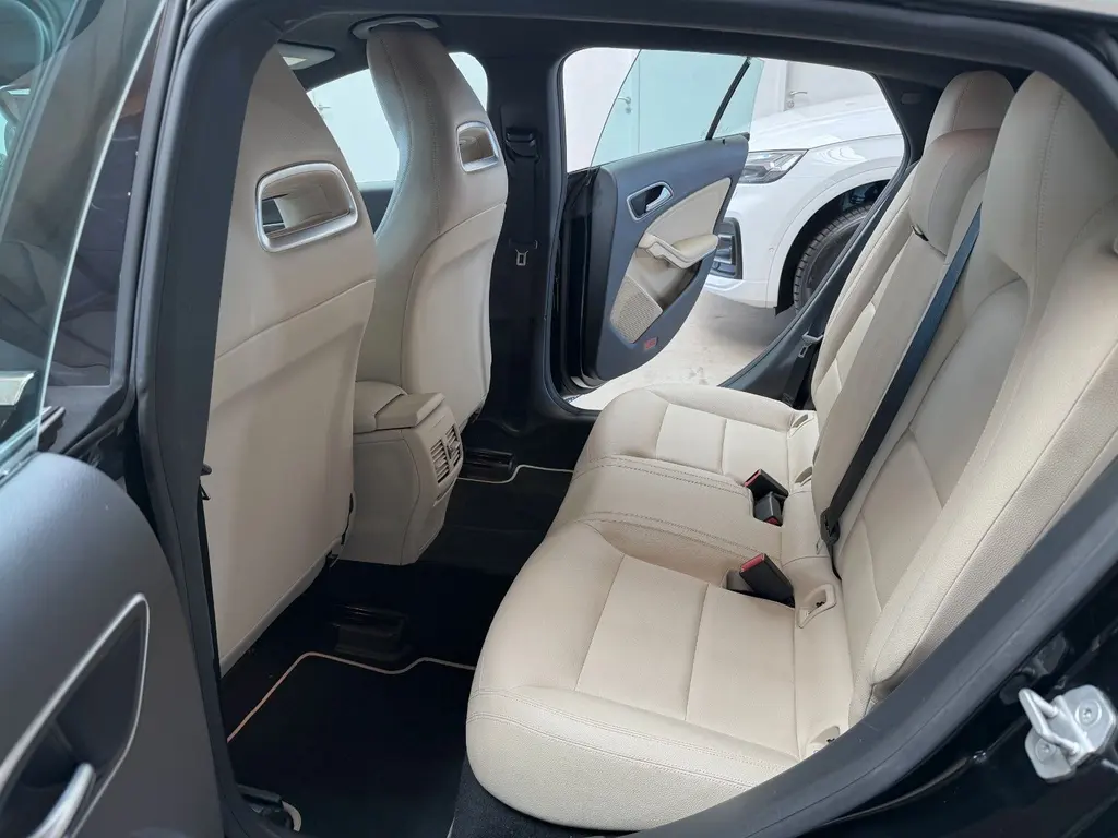 Mercedes-Benz CLA 200 Shooting Brake – Bild 12 von 32