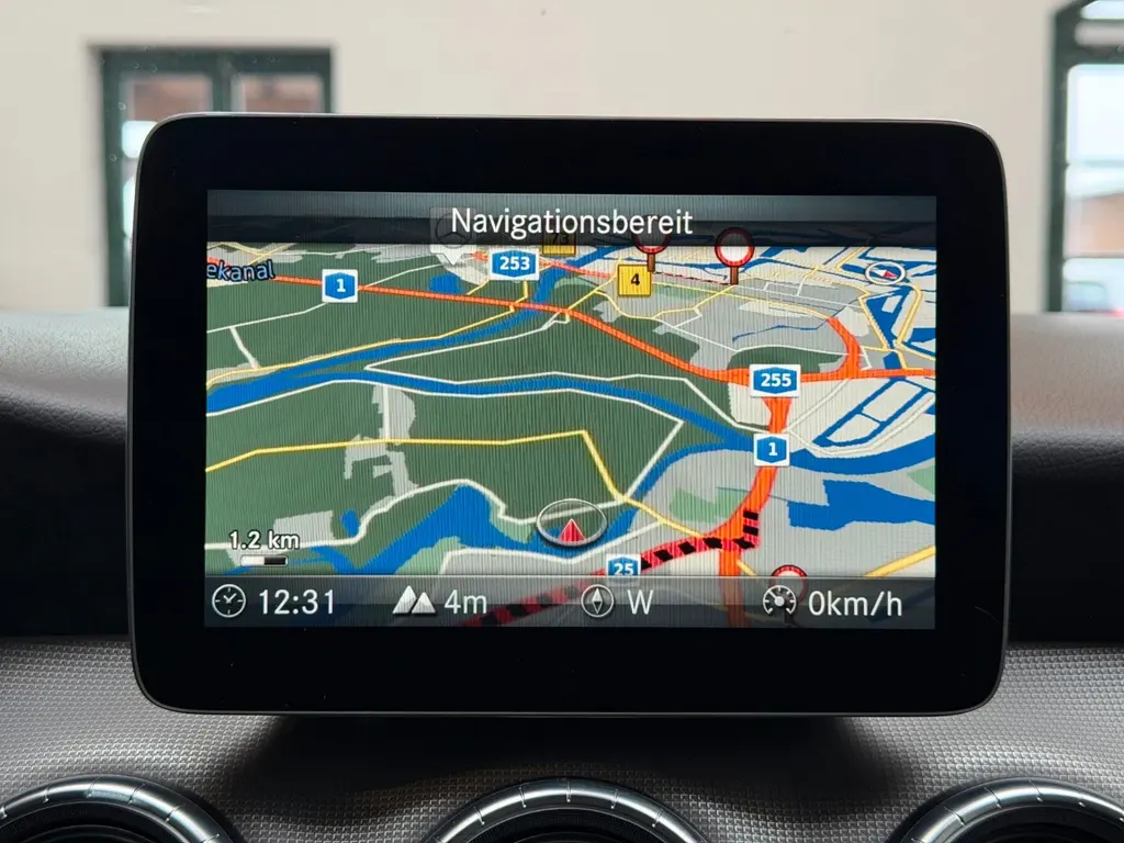 Mercedes-Benz CLA 180 CGI Shooting Brake – Bild 12 von 30
