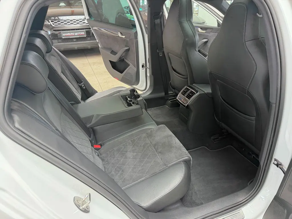 Skoda Superb Combi 2.0 TDI 4x4 – Bild 13 von 40
