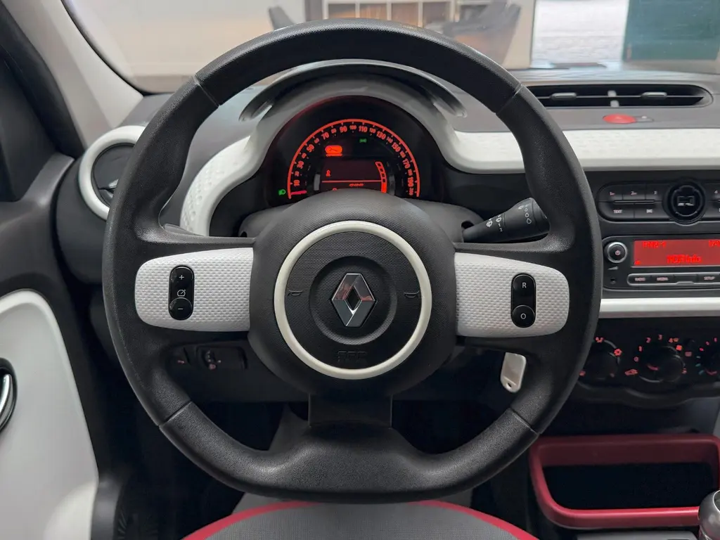 Renault Twingo 0.9 Benzin – Bild 13 von 26