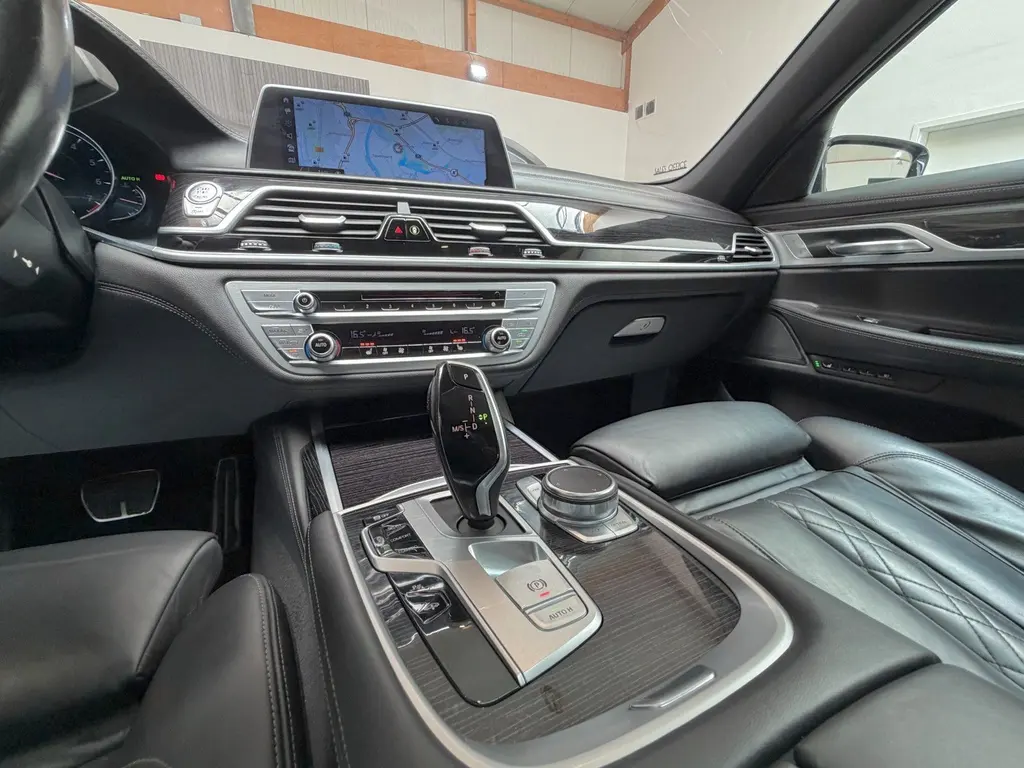 BMW 750i – Bild 13 von 37