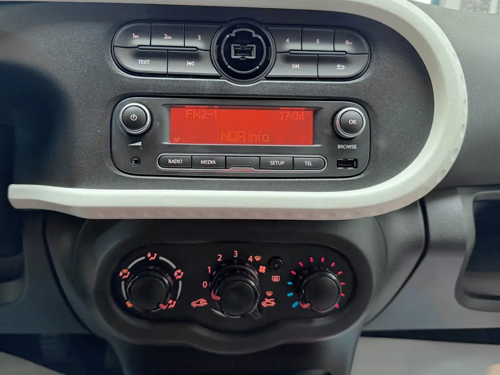 Renault Twingo 0.9 Benzin – Bild 14 von 26