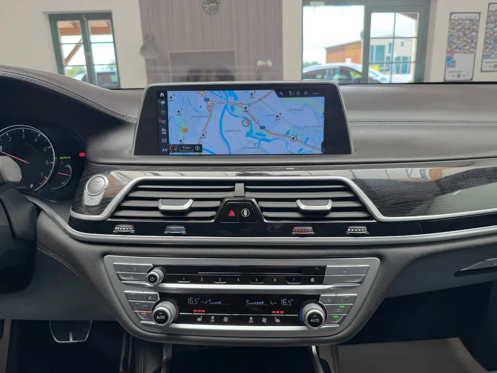 BMW 750i – Bild 14 von 37
