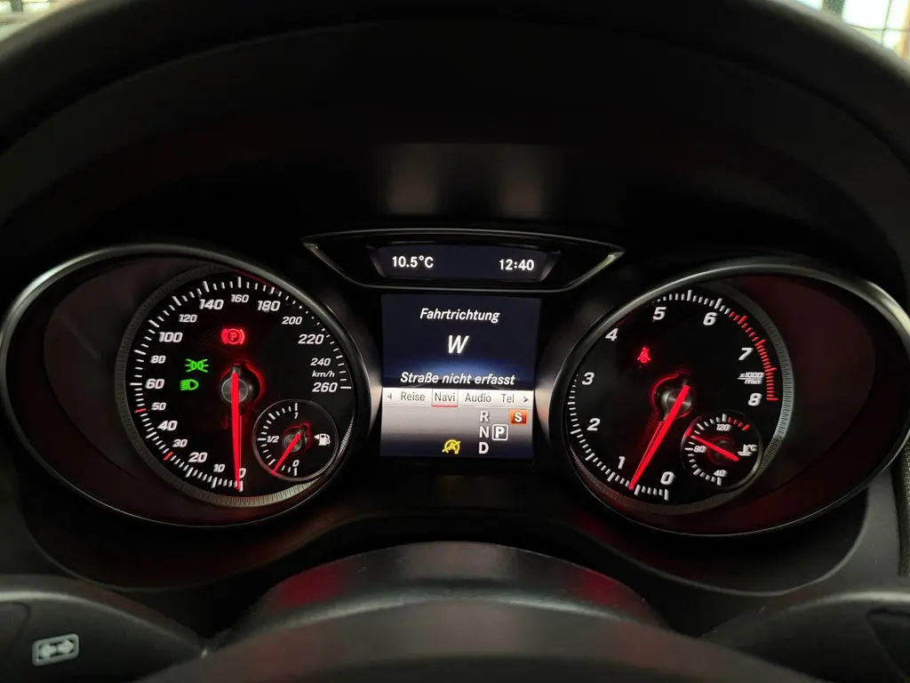 Mercedes-Benz CLA 180 CGI Shooting Brake – Bild 14 von 30