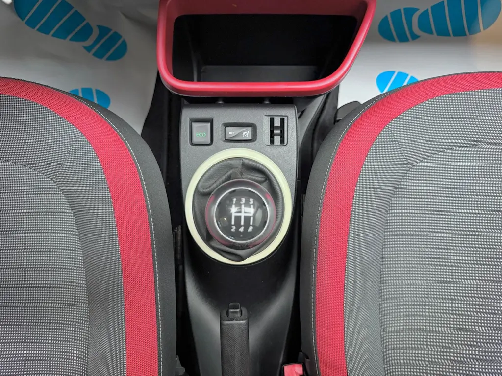 Renault Twingo 0.9 Benzin – Bild 15 von 26
