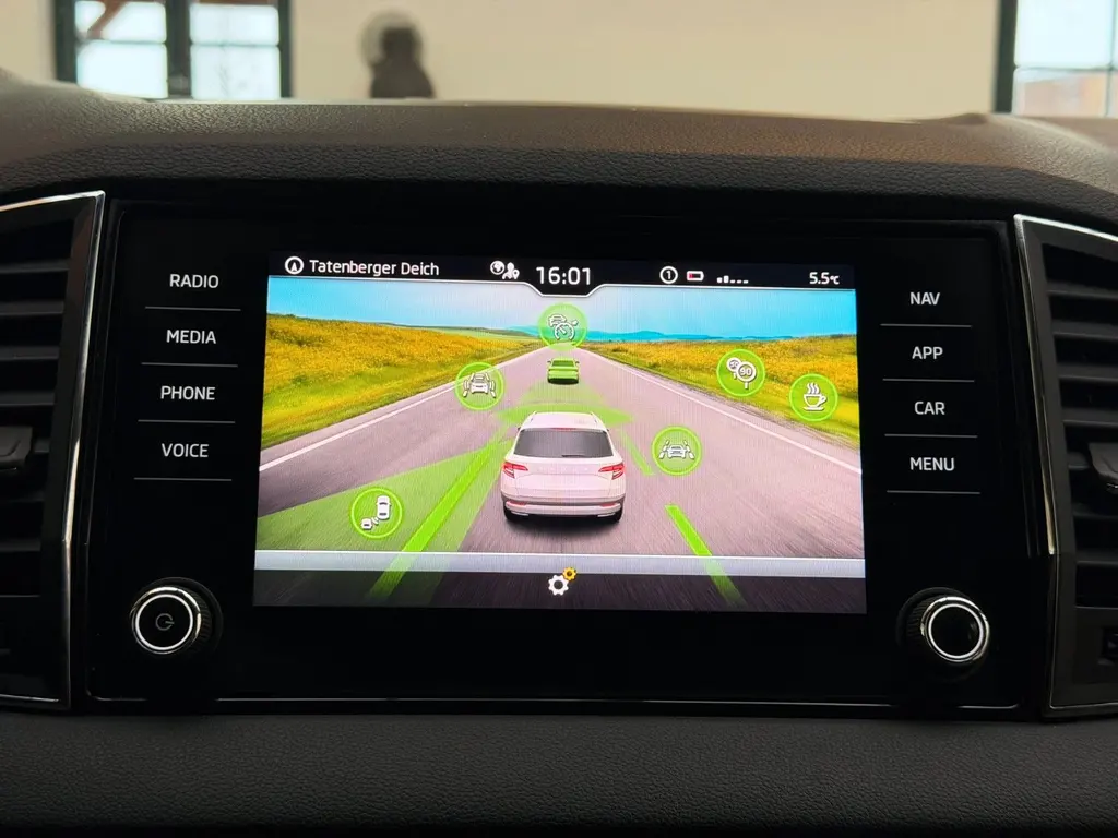 Skoda Karoq 2.0 TDI SCR – Bild 16 von 37