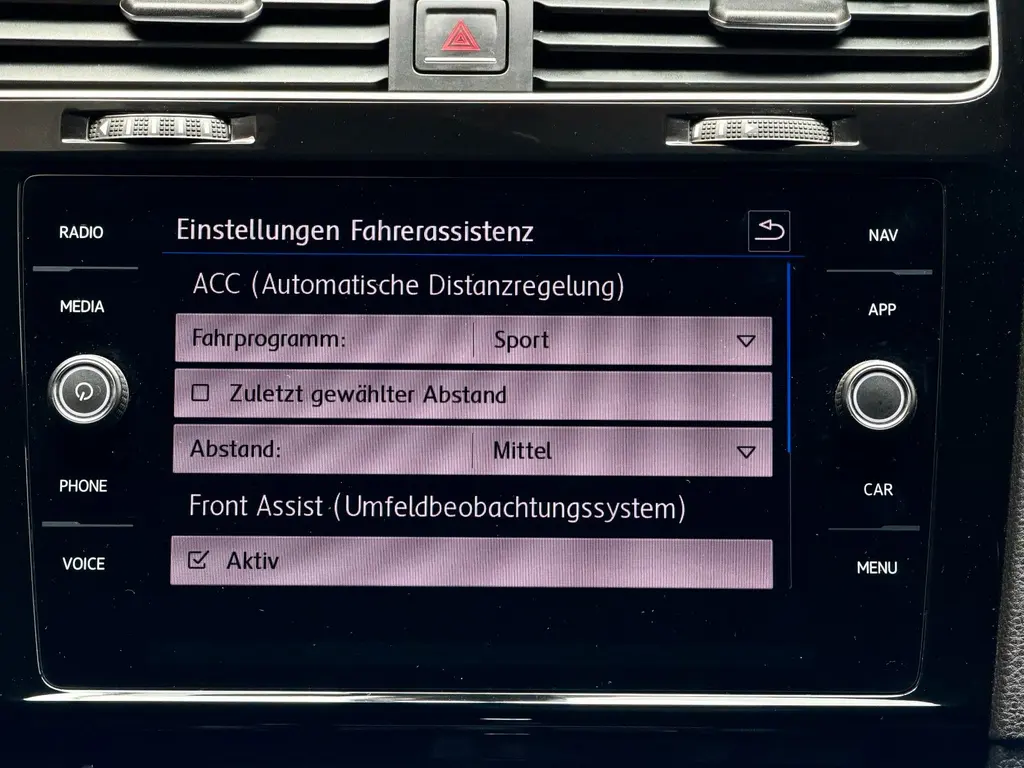 Volkswagen Golf Variant 2.0 TDI – Bild 17 von 36