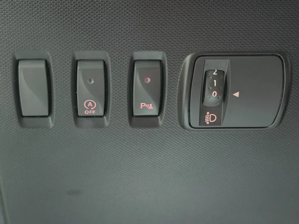 Renault Twingo 0.9 Benzin – Bild 17 von 26