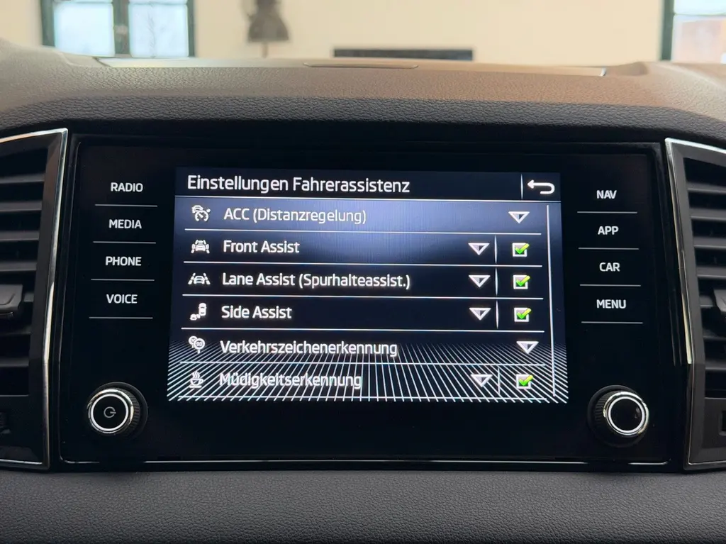Skoda Karoq 2.0 TDI SCR – Bild 19 von 37