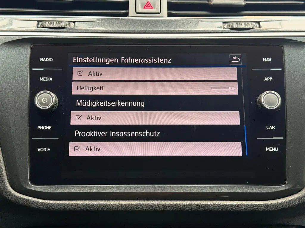 Volkswagen Tiguan 2.0 TDI BMT 4MOTION – Bild 21 von 40