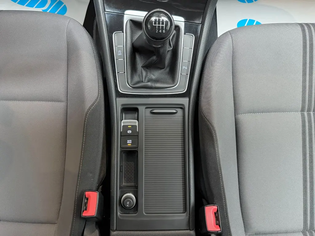 Volkswagen Golf Lim. 2.0 TDI BMT – Bild 21 von 34