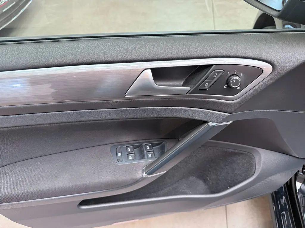 Volkswagen Golf Lim. 2.0 TDI BMT – Bild 22 von 34