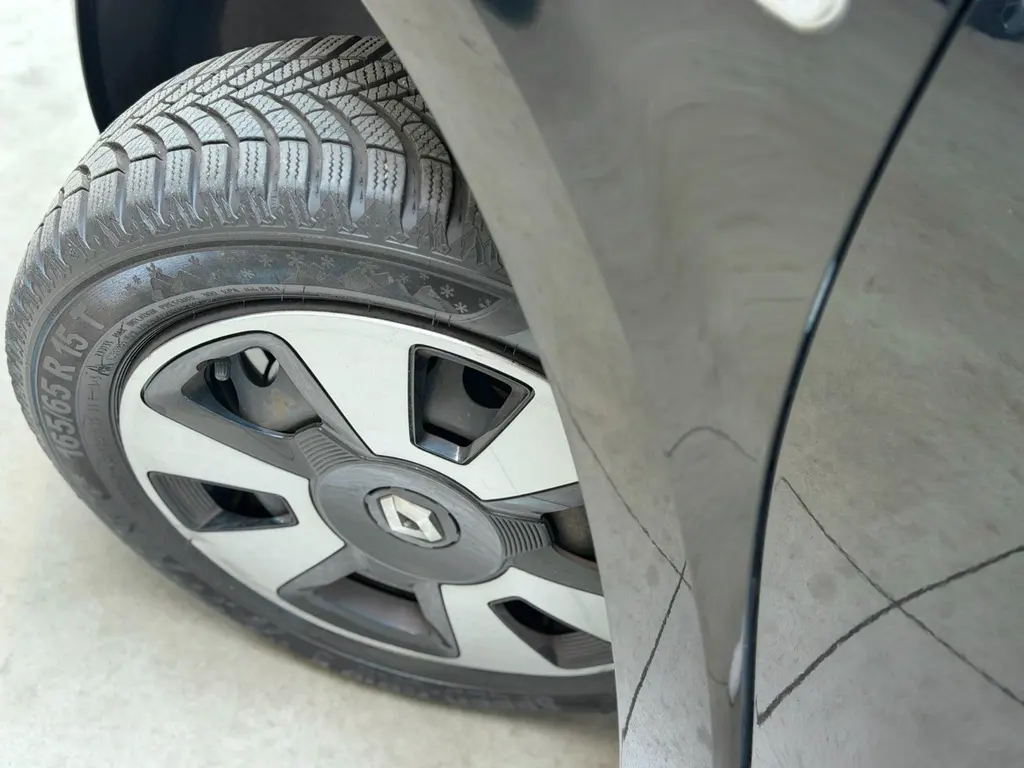 Renault Twingo 0.9 Benzin – Bild 22 von 26
