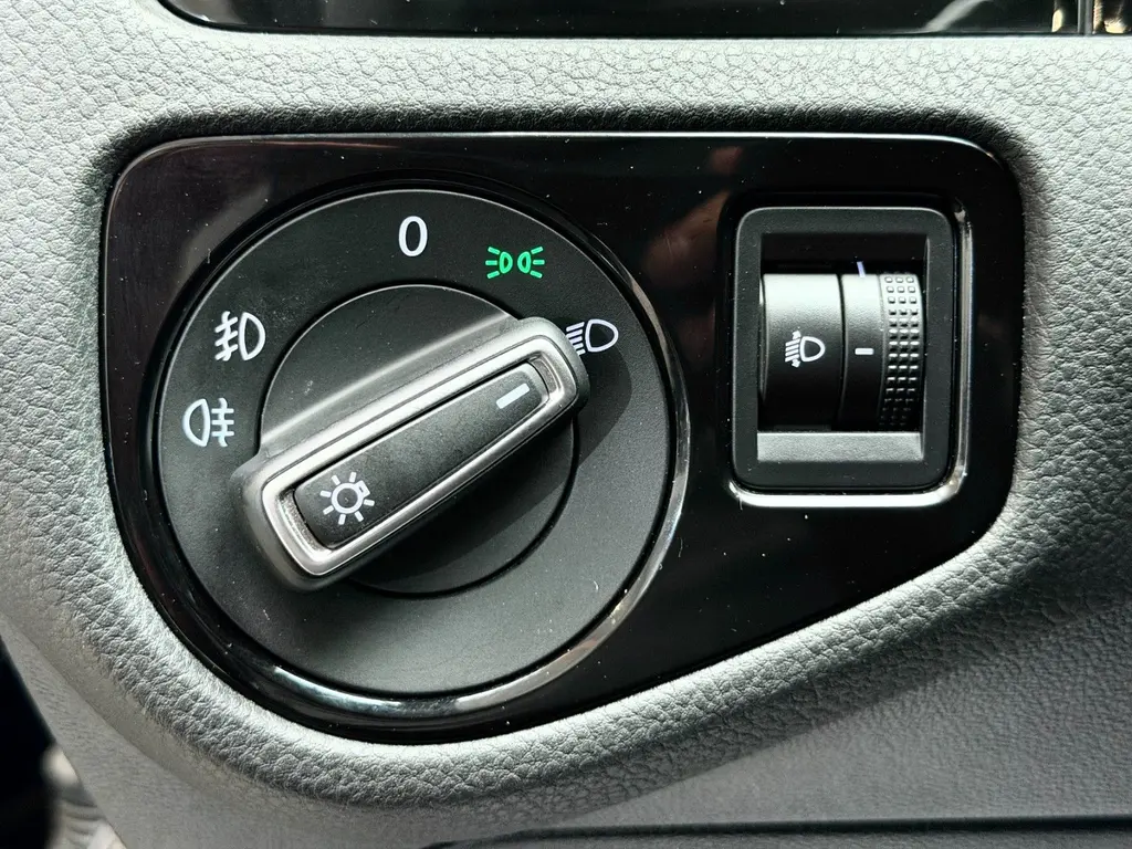 Volkswagen Golf Lim. 2.0 TDI BMT – Bild 23 von 34