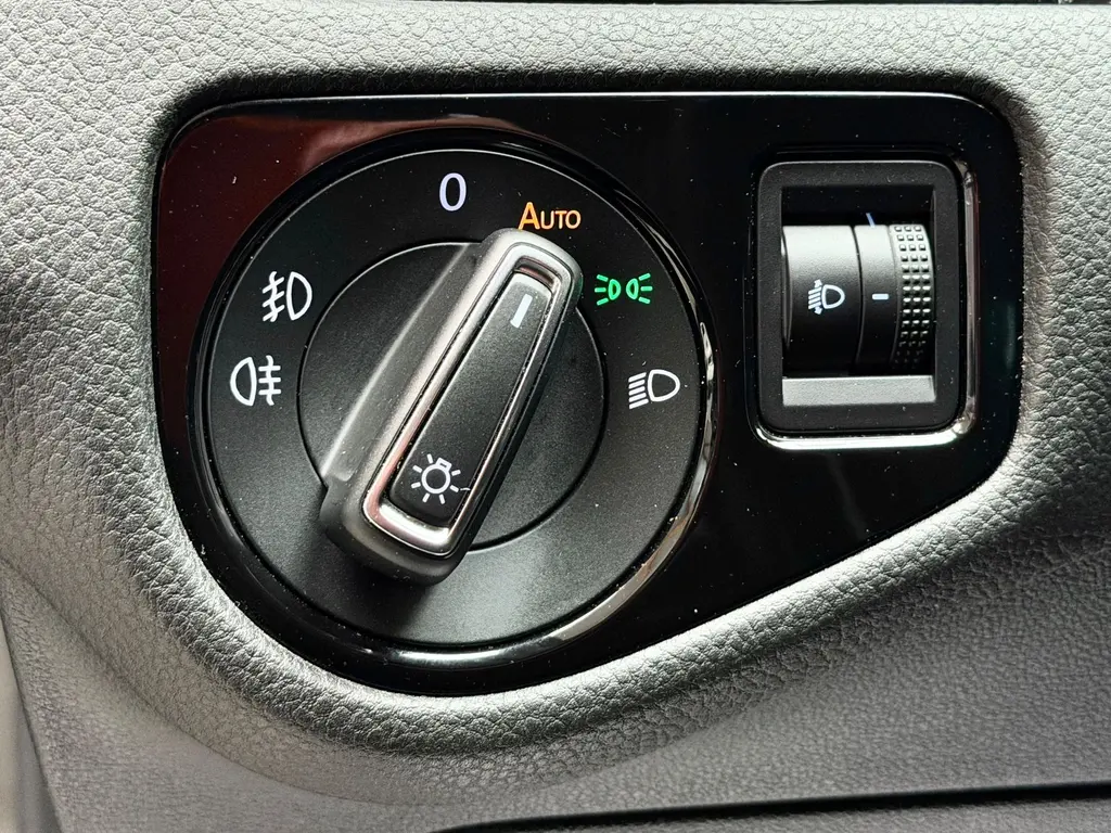 Volkswagen Golf Lim. 1.2 TSI BMT – Bild 23 von 32