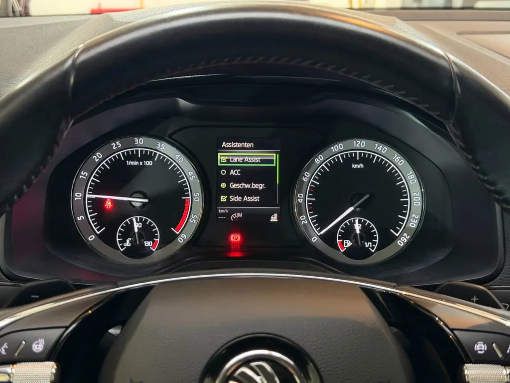 Skoda Karoq 2.0 TDI SCR – Bild 24 von 37