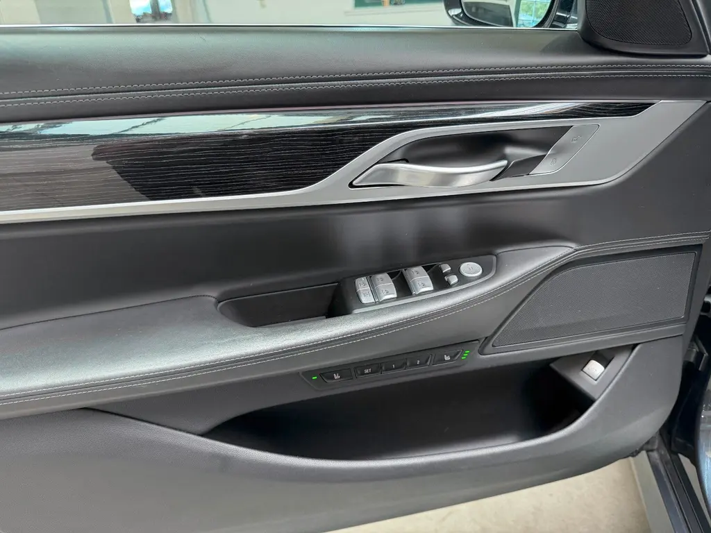 BMW 750i – Bild 26 von 37