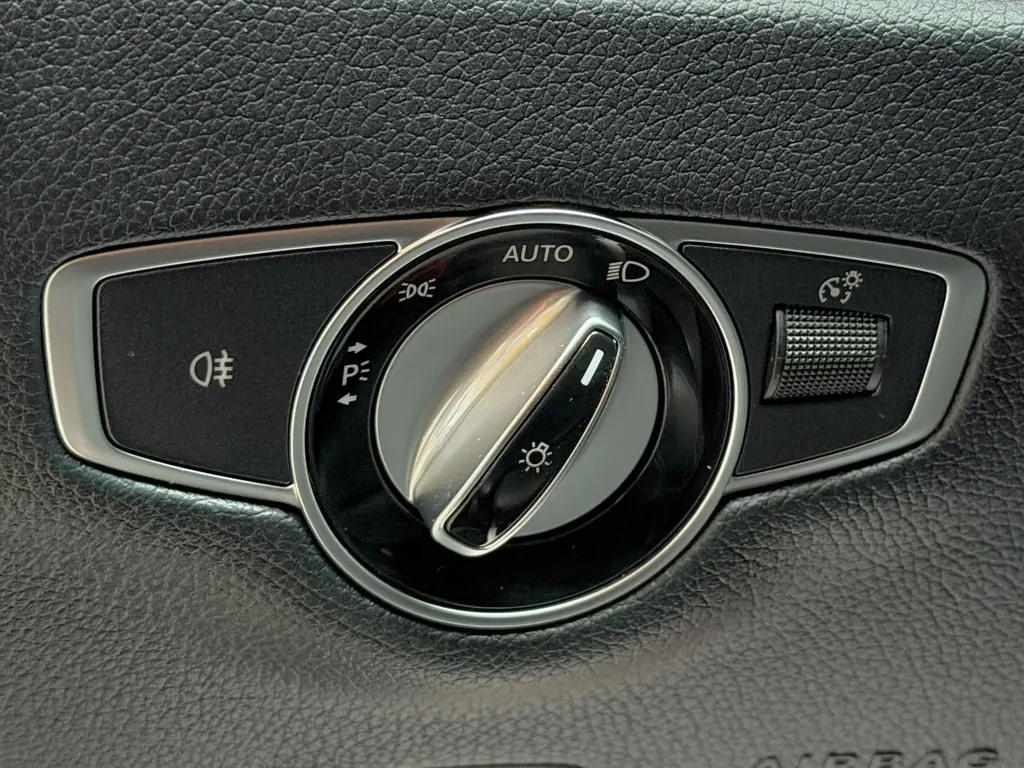 Mercedes-Benz E 400 CGI T 4MATIC – Bild 28 von 37