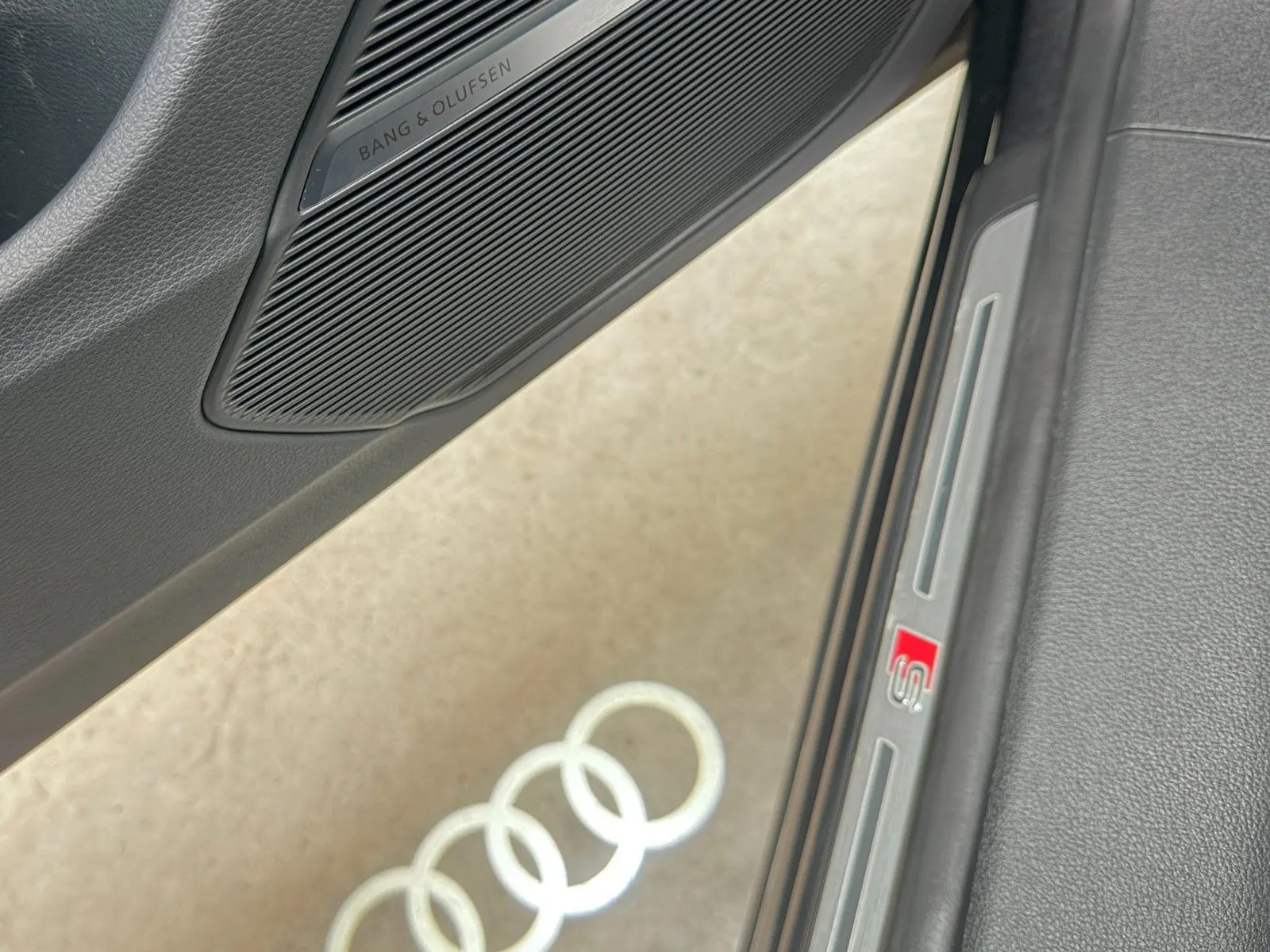 Audi Q8 55 TFSIe quattro, Bild 34 von 40