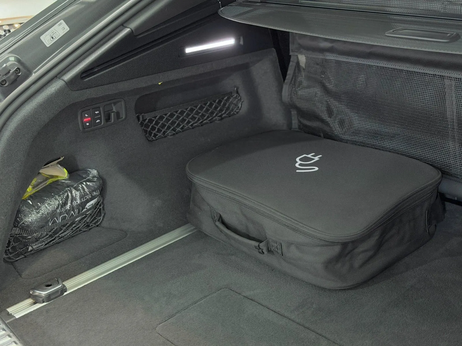 Audi Q8 55 TFSIe quattro, Bild 38 von 40
